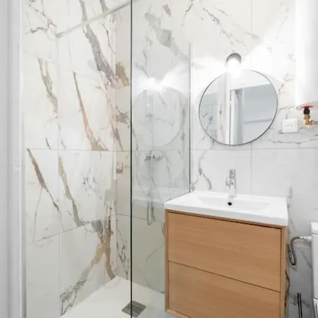 T2 Confort - Central- Bord De 100m - Clim Apartment