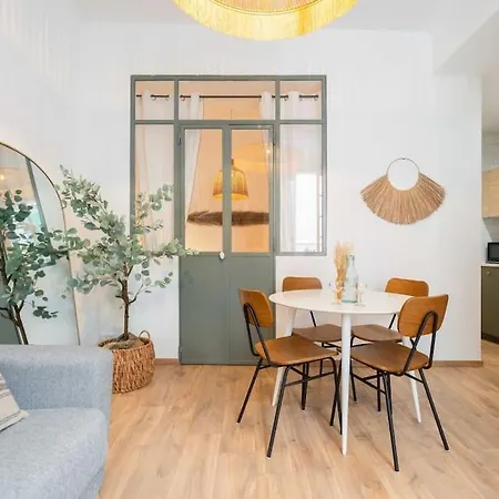 Apartment T2 Confort - Central- Bord De 100m - Clim *
